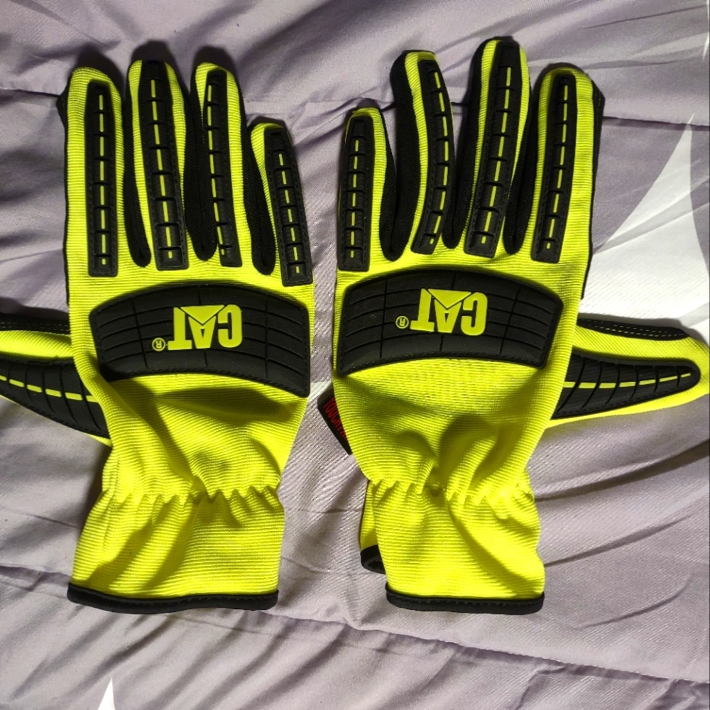 CAT touch panel gloves. Wore one time for about five minutes. Like new